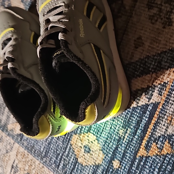 Light up Reeboks - Picture 4 of 5